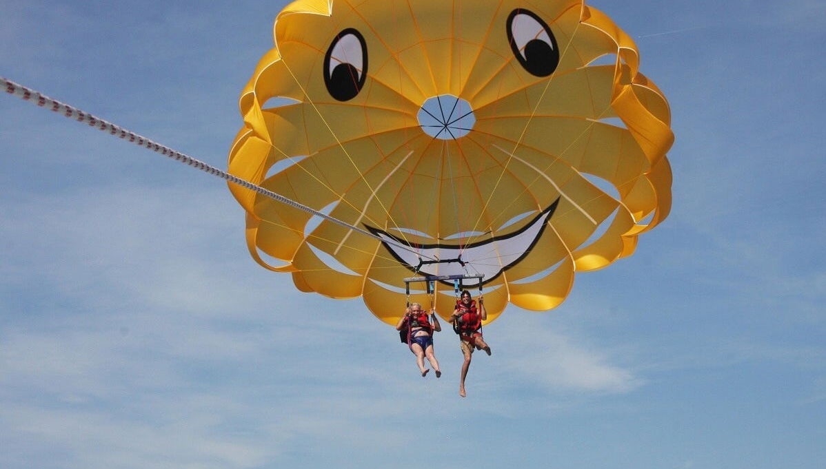 Parasailing in Barcelona - Photo 1