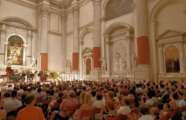 Concierto de música clásica en la iglesia de San Vidal - Foto 6
