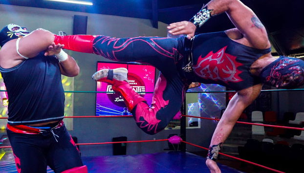 See masked wrestlers fight!