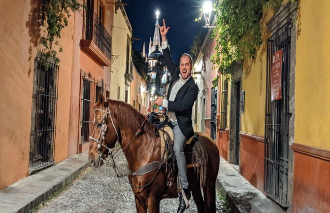 Paseo a caballo al atardecer por la ciudad con visitas a los bares locales - Foto 7
