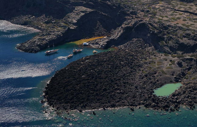 Giro in barca con fondo trasparente nella Caldera di Santorini - Foto 9