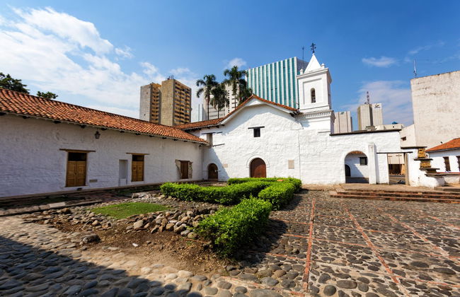 Tour por Cali + Paseo de la Aurora - Foto 1