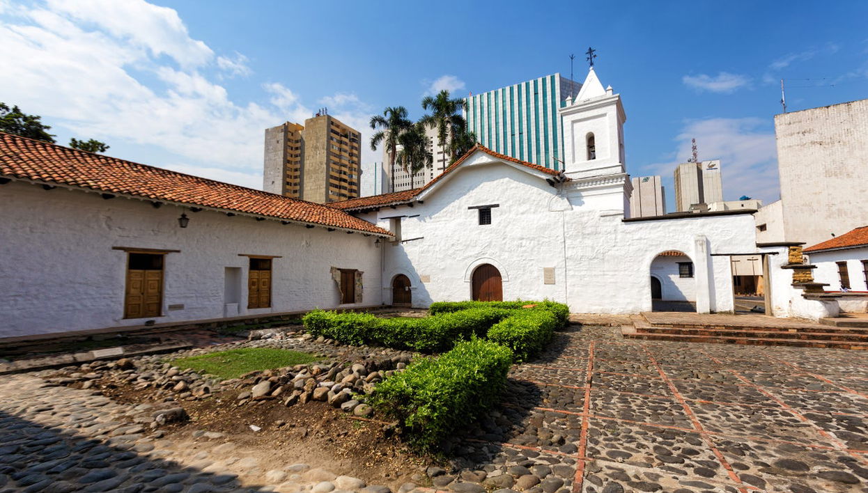 Tour por Cali + Paseo de la Aurora - Foto 1