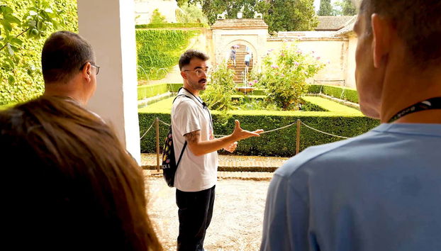 Visita guiada por la Alhambra y los Palacios Nazaríes + Granada City Pass - Foto 3
