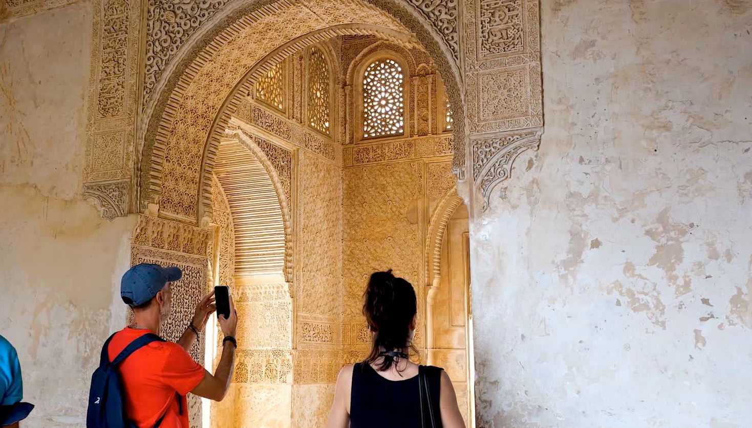 Visita guiada por la Alhambra y los Palacios Nazaríes + Granada City Pass - Foto 1