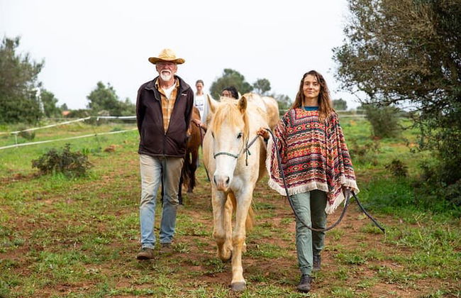 Horse Sanctuary: Une promenade dans la nature avec Rescued Horses à vos côtés - Photo 15