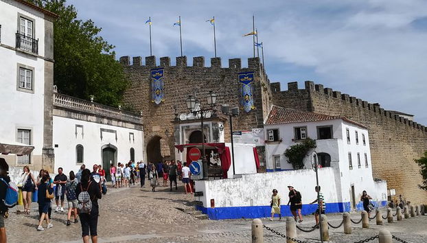 One Way Lisboa a Oporto, a través de Obidos, Nazare, Alcobaca y Aveiro - Foto 3