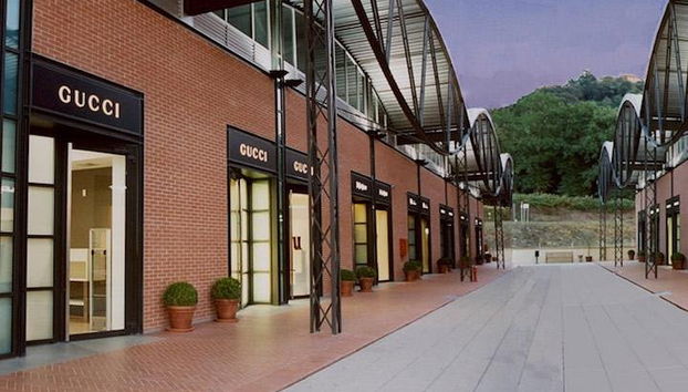 Tour di shopping con pulmino privato al The Mall - Foto 5
