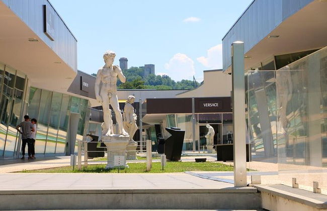 Tour di shopping con pulmino privato al The Mall - Foto 6