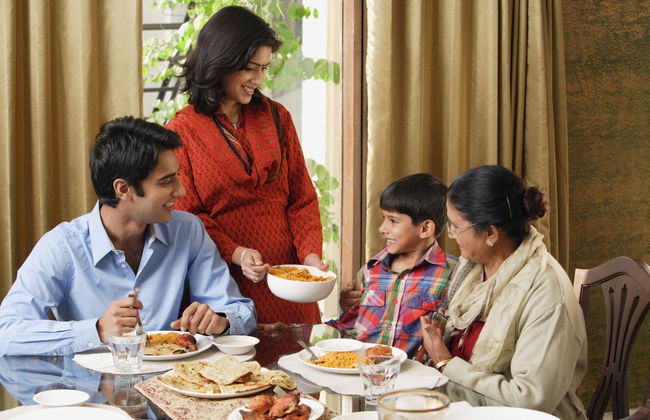 Cena con una familia hindú - Foto 2