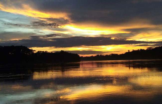 Paseo en barco al atardecer con avistamiento de capibaras - Foto 4