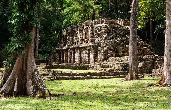 Las Golondrinas Waterfalls & Bonampak 2-Day Trip + Rafting - Foto 1