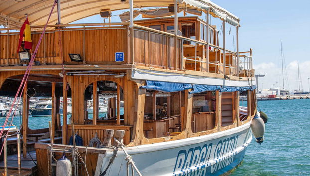 Passeio de barco com música e almoço pela baía de Palma - Foto 3