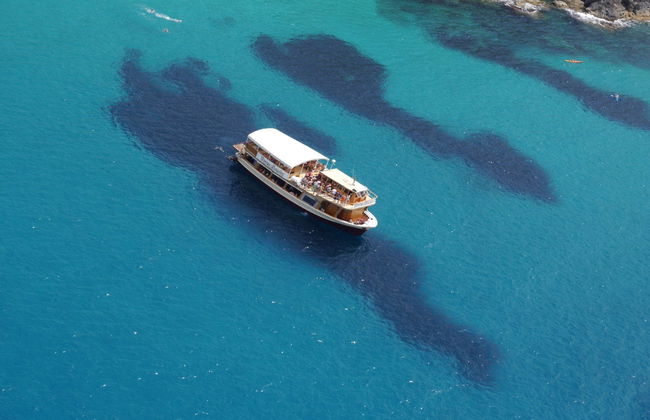 Passeio de barco com música e almoço pela baía de Palma - Foto 1