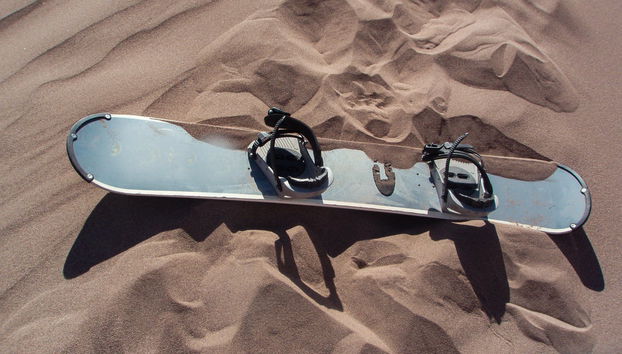 Sandboarding o sand skiing en el desierto de Ica - Foto 2