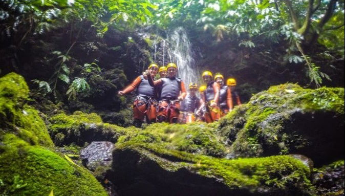 Canyoning in Ribeira da Salga - Foto 1