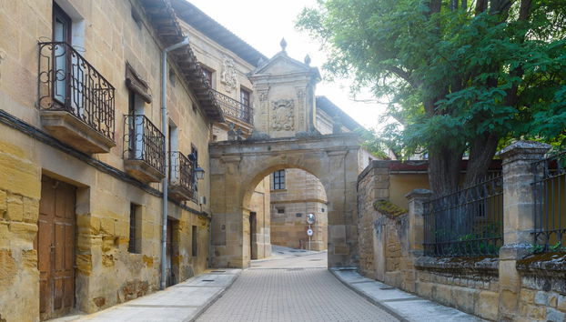 Tour for Laguardia + Visit to a winery with tasting - Photo 2