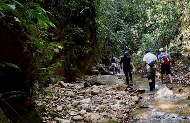 Senderismo por la Ruta de Indiana Jones + Catarata Borgoña - Foto 5