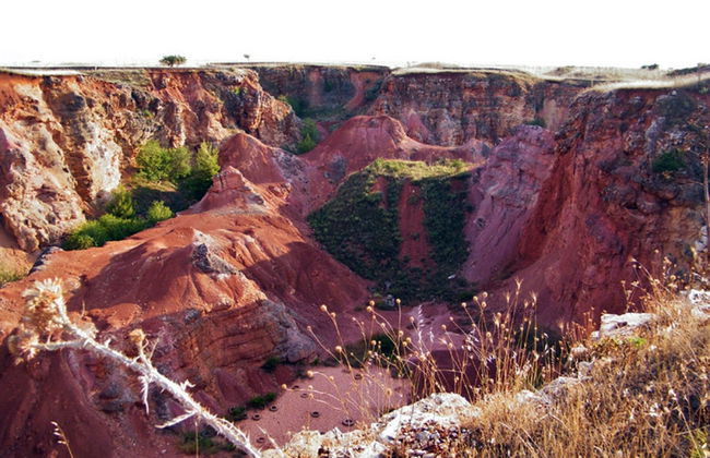 Trilha pelas minas de bauxita da Puglia - Foto 2