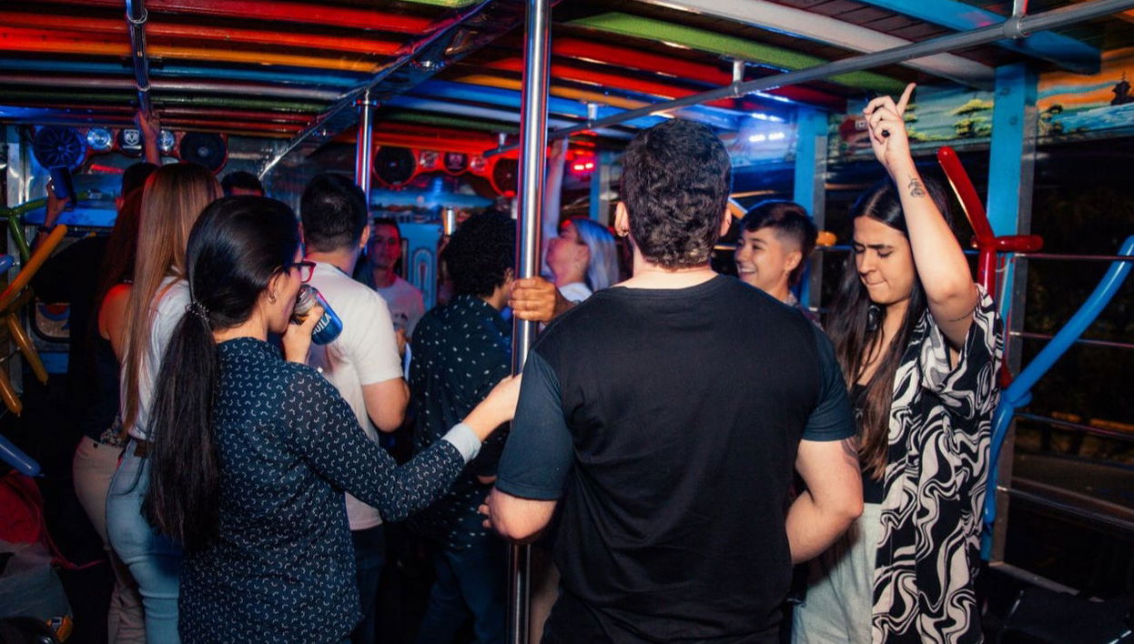 Autobús de fiesta por Medellín - Foto 1