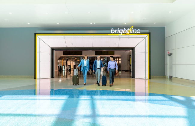 Tren de alta velocidad Brightline entre Miami y Orlando - Foto 2