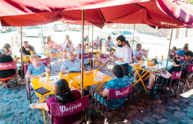 Almoço ou jantar tradicional no bairro histórico de Colônia do Sacramento - Foto 3