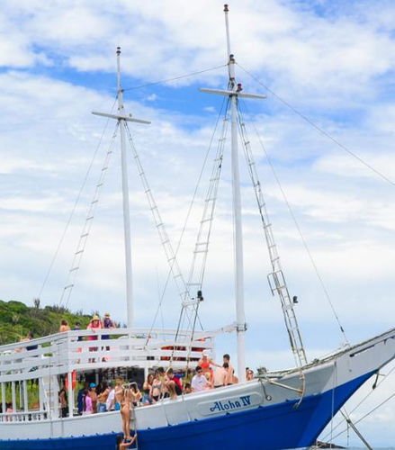 Foto de Visita a Búzios con billete de tranvía y paseo en barco con almuerzo