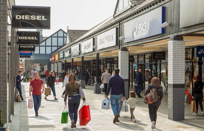 Tour privado de compras desde Manchester al Outlet Cheshire Oaks - Foto 1