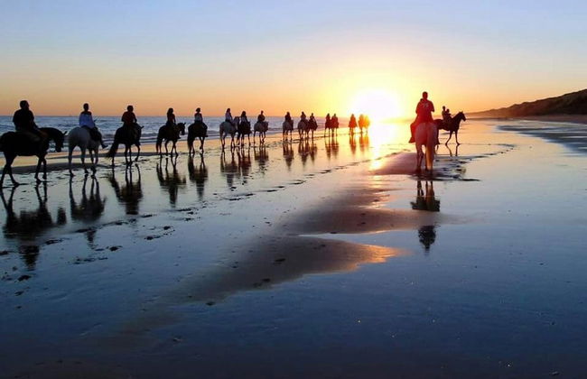 Paseo a caballo al atardecer por Doñana - Foto 2