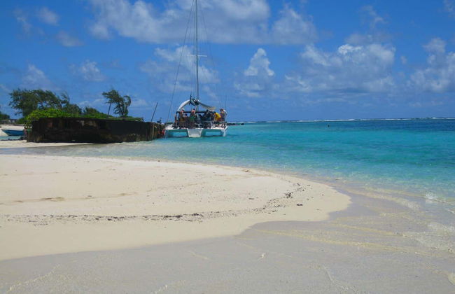 Excursão à Ilha Gabriel de catamarã - Foto 7