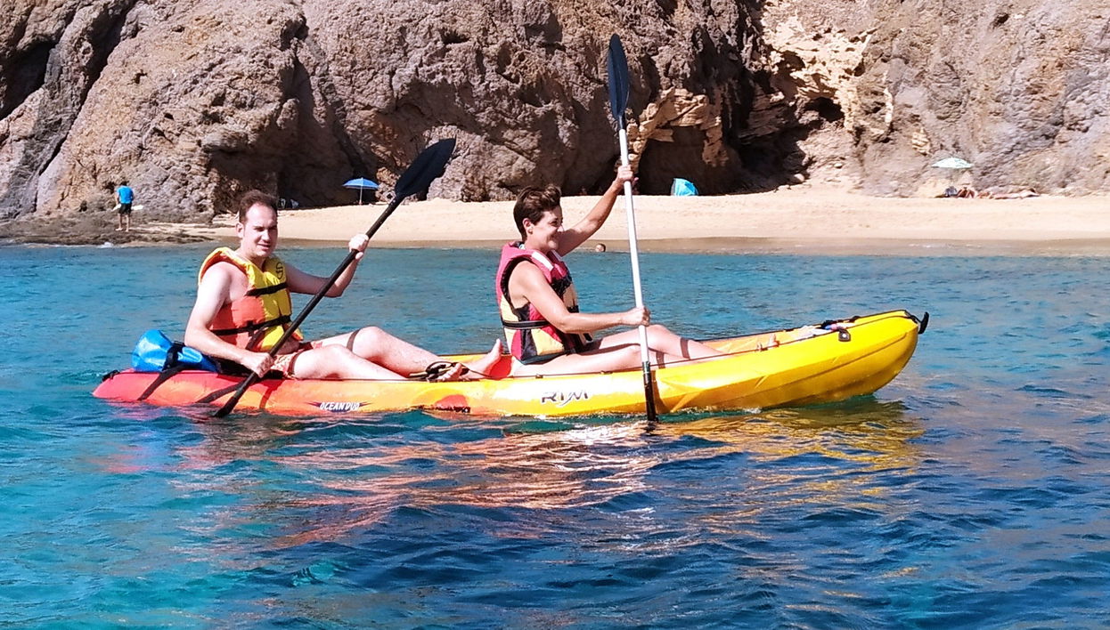 Kayak y snorkel en la playa de Papagayo desde Playa Blanca