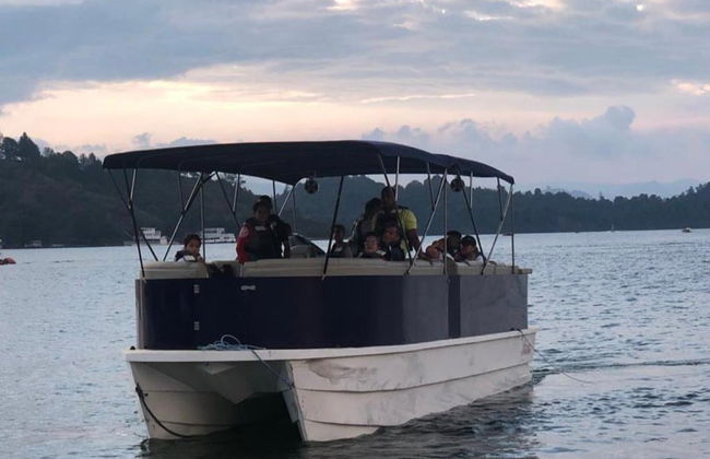 Paseo en barco privado por el embalse de Guatapé - Foto 4