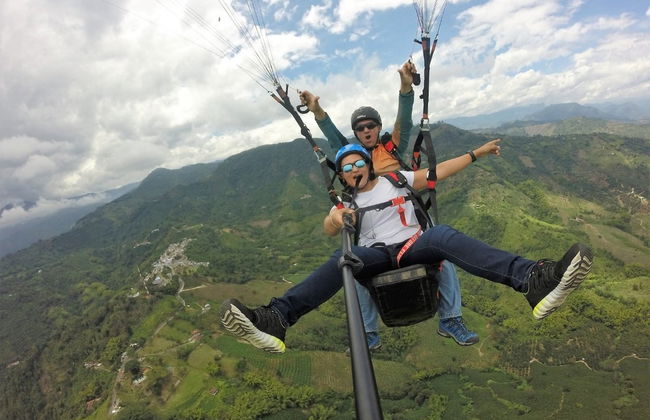 Vuelo privado en parapente sobre el Eje Cafetero - Foto 2
