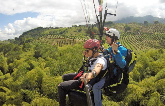 Vuelo privado en parapente sobre el Eje Cafetero - Foto 4