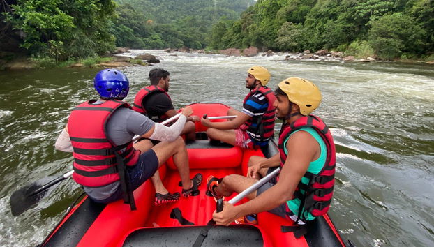 Kitulgala Rapids Rafting Activity - Foto 4