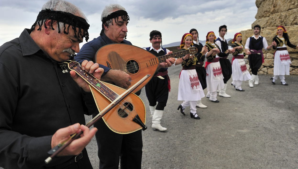 Jantar com espetáculo folclórico - Foto 1