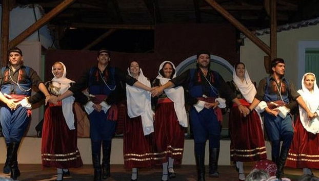 Jantar com espetáculo folclórico - Foto 3