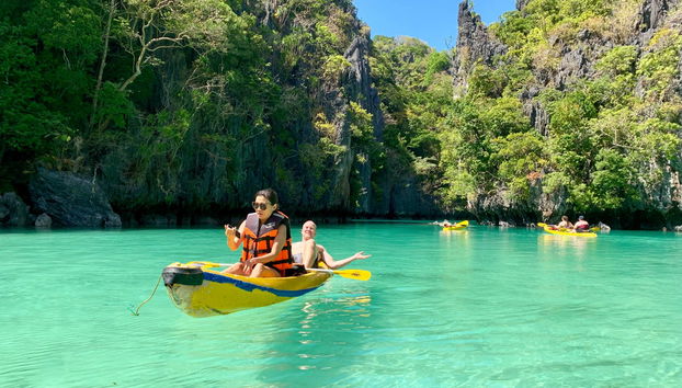 Navegando en kayak por Small Lagoon