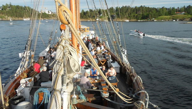 Dinner cruise and live music - Photo 2