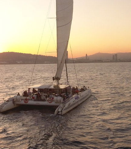 Foto de Paseo en catamarán al atardecer con música en directo