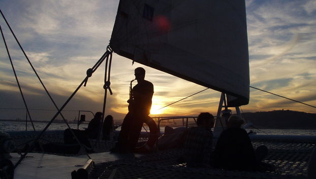 Giro in catamarano con musica live a Barcellona - Foto 3