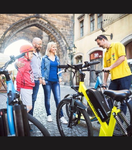 Foto de Tour en patinete eléctrico por Praga