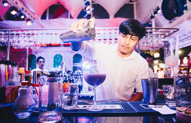 Bangkok Pub Crawl - Photo 2