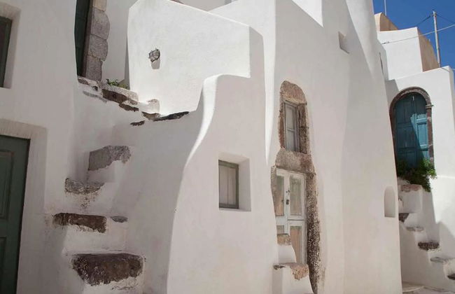 Esplora Pyrgos, Megalochori, Emporio e gli Scavi di Akrotiri – Tour privato di mezza giornata - Foto 3