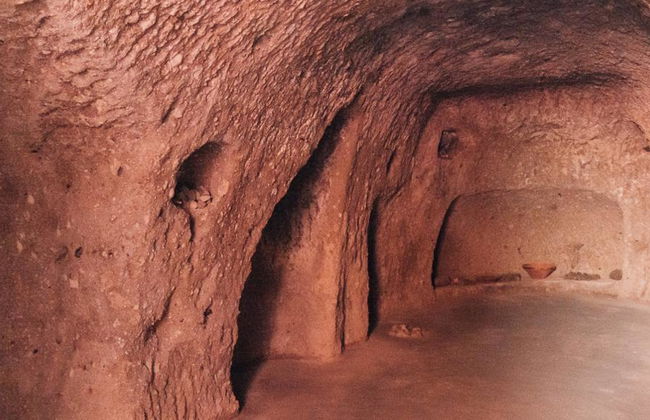 Esplora Pyrgos, Megalochori, Emporio e gli Scavi di Akrotiri – Tour privato di mezza giornata - Foto 5