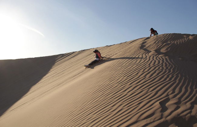Experiencia privada de sandboarding en las dunas de Cuervitos - Foto 2