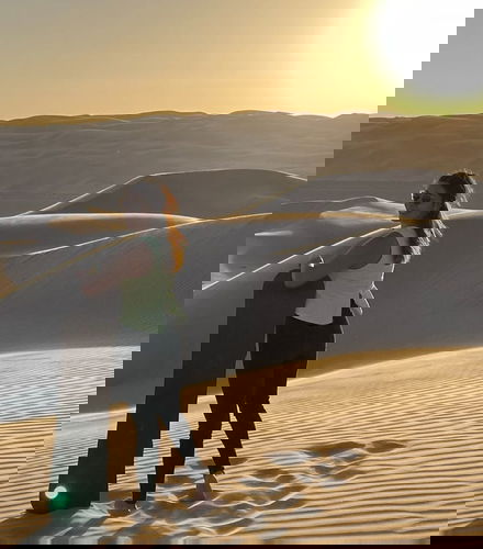 Foto de Experiencia privada de sandboarding en las dunas de Cuervitos