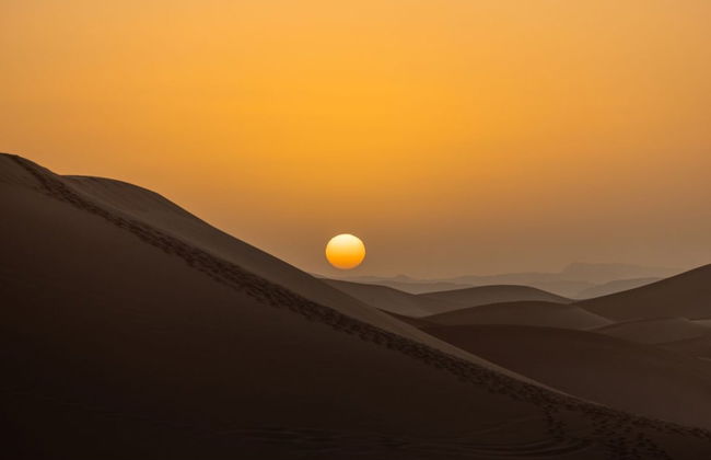 Lever ou coucher de soleil dans le désert de Merzouga - Photo 3