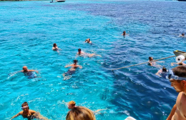 Crystal Waters: Paseo en catamarán por Formentera con paradas para nadar en Cala Saona e Illetas - Foto 5