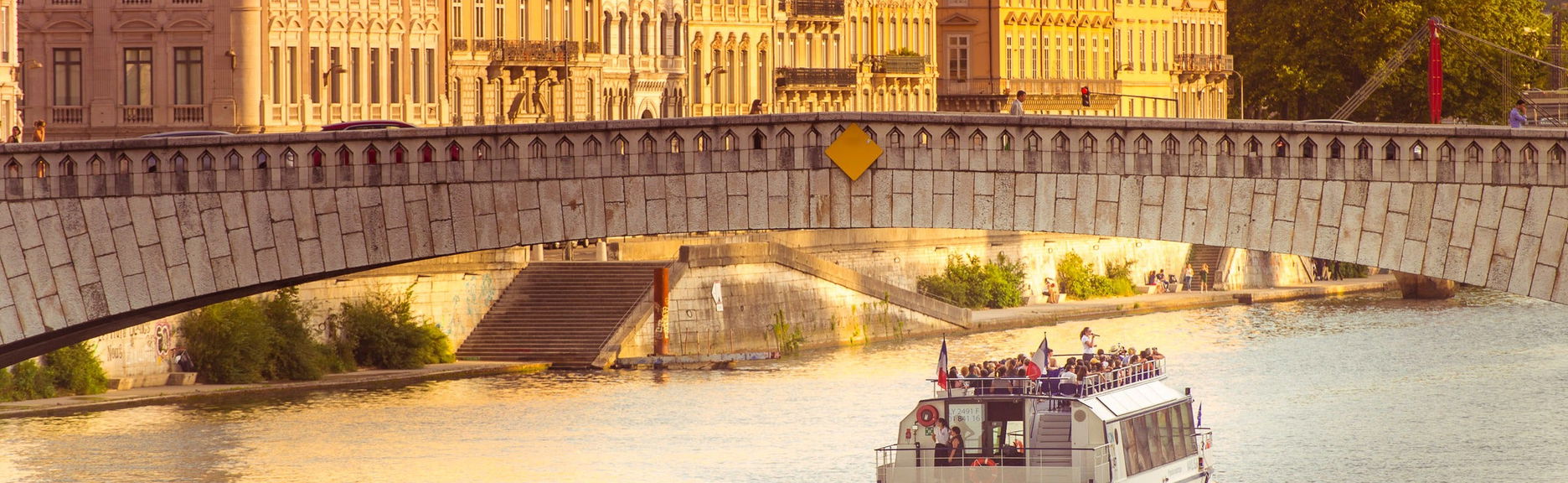 Balade en bateau dans Lyon - Photo 1